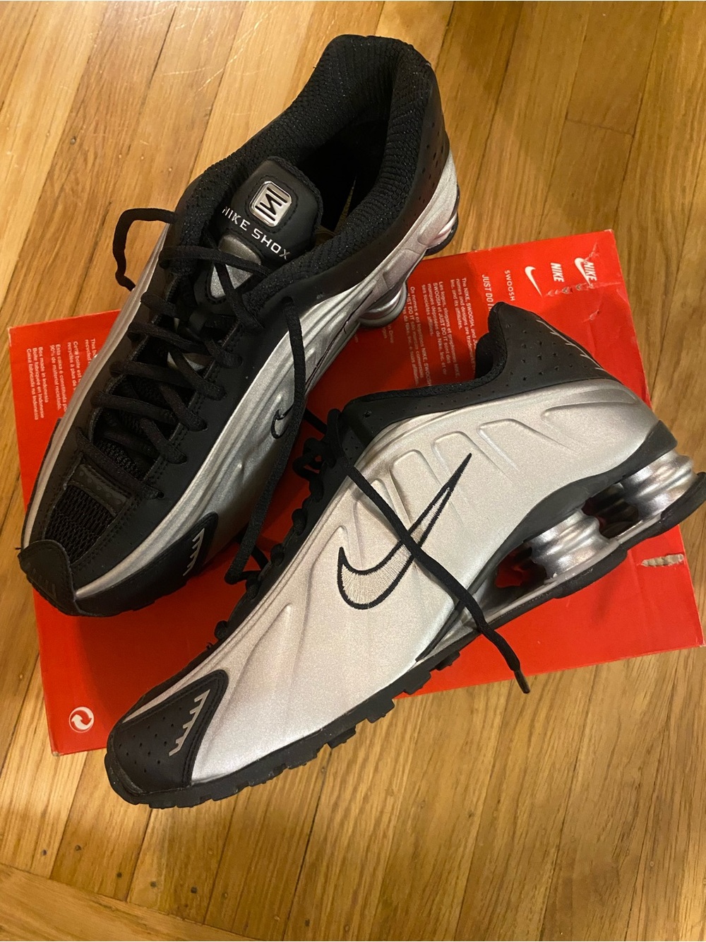 NEW Nike Shox R4 Metallic Silver Black